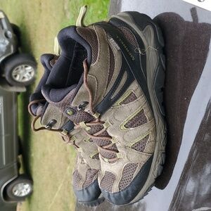 Mens hiking boots 10.5 Merrell